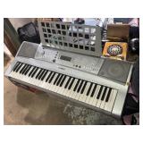 Yamaha PSR-E303 Keyboard