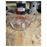 Pyrex 4-cup (1-quart / 1000 mL) measuring cup