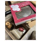 Set a 413 inch silver lacquer chargers, flower