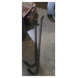 2 crow bars
