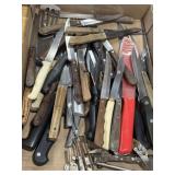 Various sizes kitchen and steak knives