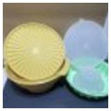 Old Tupperware 4 pc. yellow lid has small crack