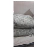 Set of. 4 floral indoor outdoor cushions