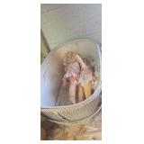Woven basket with 2 baby dolls