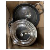 Assorted frying pans/skillets with different lids
