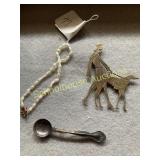 Fresh water pearls and broaches spoon broach