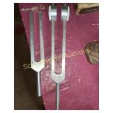 Doctor tuning forks two pieces