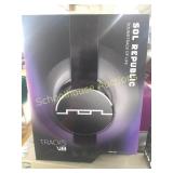 Pair  of sol republic headphone for apple