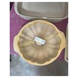 Pampered chef Bundt pan