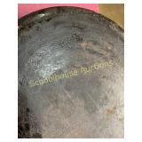 Cast iron Wagner Ware with lid short handle