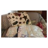 Lot of blankets & quilt