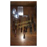 CUTCO lot. 2 different patterns. Some are broken