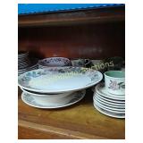 Vintage matching dish set