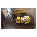 2 construction trucks. 1977 Matchbox Super Kings,