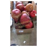 Wooden apples
Dozens in various sizes plus