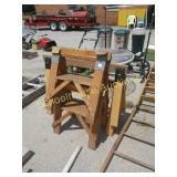 2 pairs of saw horses
