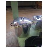 Large stock pot with lid