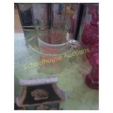 Pair if pyrex measuring cups