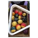 Pool balls with 2 cue balls