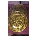 2 metal wall plaques