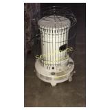 Large Dyna-Glo RMC-95-C7 kerosene heater.