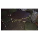 Nice 31x31 card table and 4 beautiful green