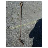 Approx 4ft vintage grabber