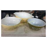 Vintage Pyrex Mixing Bowls x3