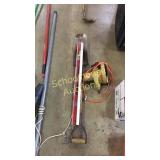 Tools. Shovel, level, black and decker 5 1/2'
