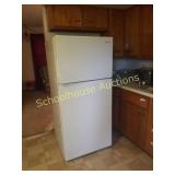 Like new Amana fridge