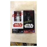 2 Star Wars figurines