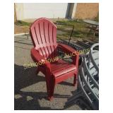 2 plastic lawn chairs