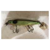 Wood lure striped green 3 triple hooks