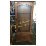 6' gun cabinet, space for 8 large. (No keys)