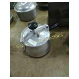 Wearever pressure cooker approx 4 qt