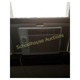 Ge 5100 btu air conditioner  they were using it