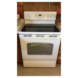 White GE working 4 burner glass top stove with