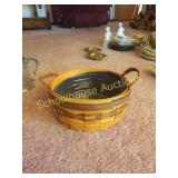 Longaberger 1998 collectors club circle basket.