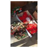 Christmas pile, small and large wreaths table