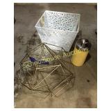 Decor metal lot. Brass glove, small canister,