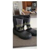 SNOW BOOTS size 11 new no box