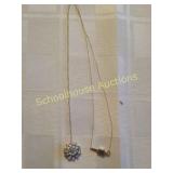 14kt gold necklace with flower pendant