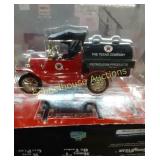 Tonka 1918 Ford Model T Runabout ^ Gas Pump in