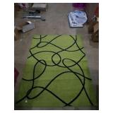 Green rug  approx 5ftx 2ft