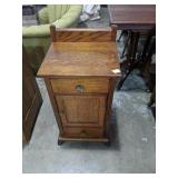 Bedside table
14x16x28