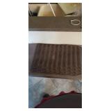 DISH DRAIN MAT. RUBBER VERY WELL MADE AND