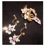 Vtg Wht & Pink Rhinestone Pin & Earrings