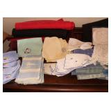 Vtg Hankies, Doillies, Placemates, & Napkins