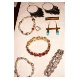 Costume Jewelry- 4 Stretch Bracelets & Earrings