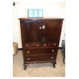 Chippendale Men's Dressing Chest